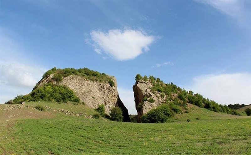 بشکافته سنگ