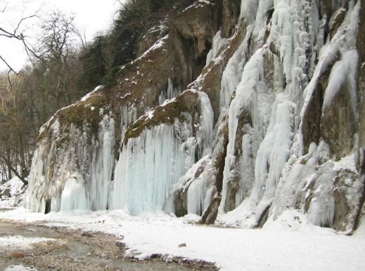 آبشار باران کوه