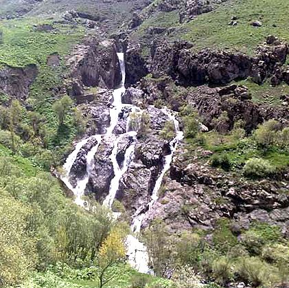 آبشار میج (ایج یا ده قلو)