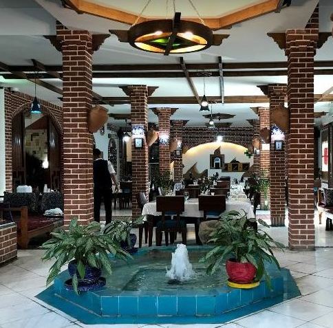 باغچه خانوادگی حسین 