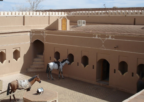 چاپارخانه میبد