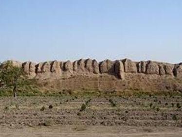 قلعه و کاروانسرای قالوه گلان