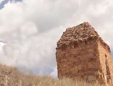 آرامگاه سلاطین استندار روستای کمرود