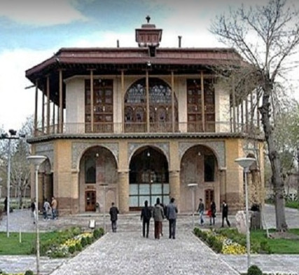  کاخ و پادگان عشرت آباد