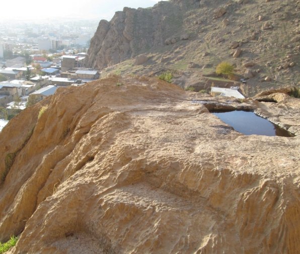 کتیبه ومعماری سنگی حوض موسی