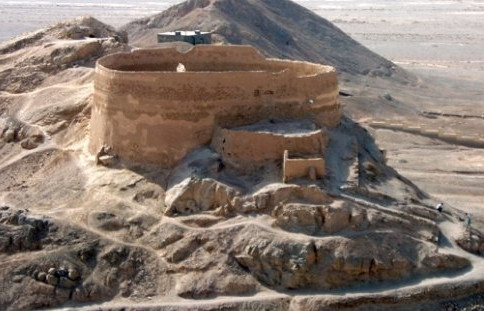 دخمه زرتشتیان ( برج خاموشان) یزد