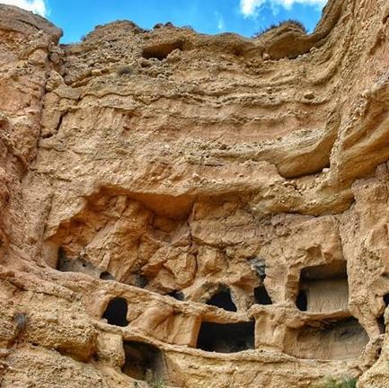 غارهای دستکند هنامه