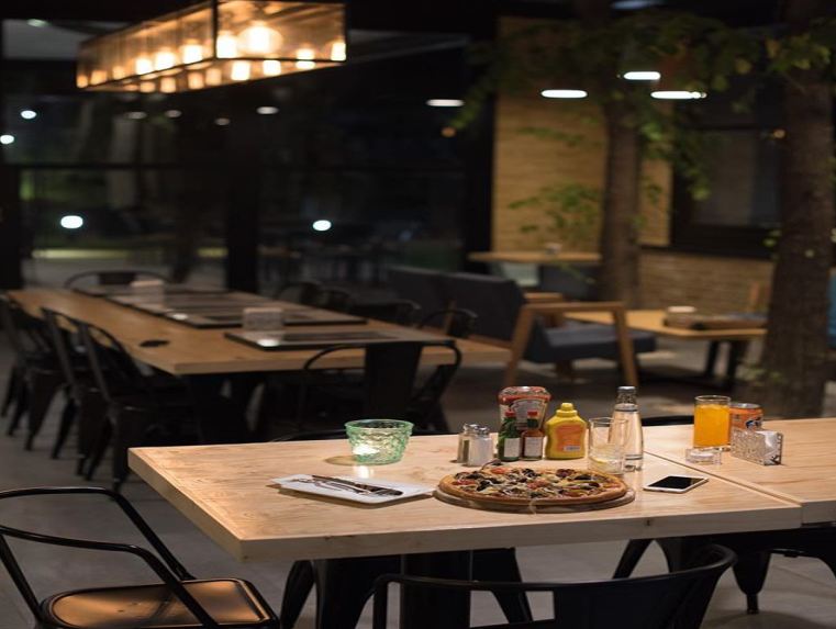 کافه رستوران کزبار