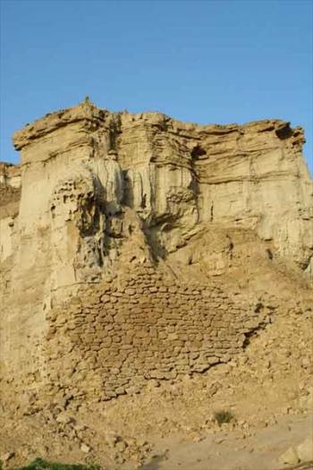 قلعه پیروز گت