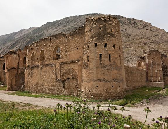 قلعه پور اشرف و تنگ شیخ مکان