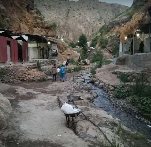 چشمه یله گنبد(آبگرم)