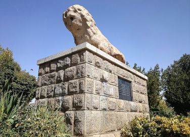 شیر سنگی