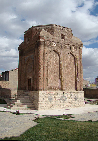 مزارهای پنجگانه مراغه