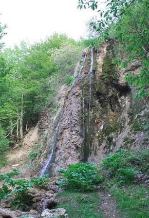 آبشار امدوا (جلنگ جیلینگ)