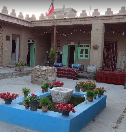 اقامتگاه بوم گردی نقش رستم