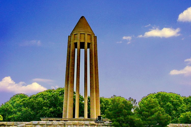 آرامگاه بوعلی سینا