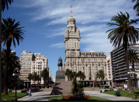 میدان استقلال