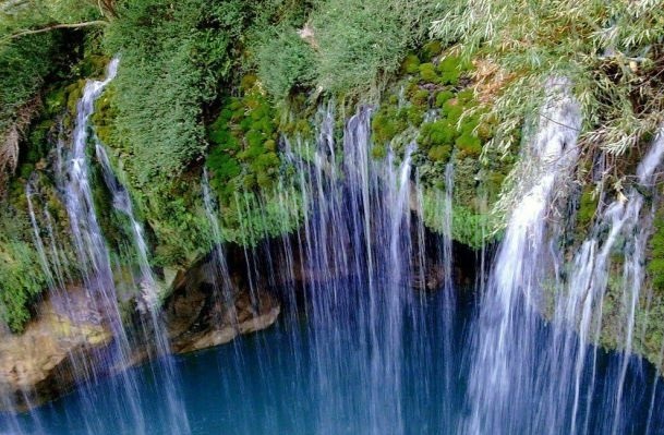 آبشار آب ملخ