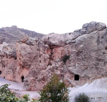 غار سنگی حسین کوهکن