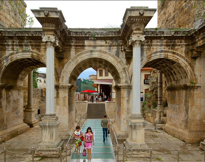 دروازه هادریان