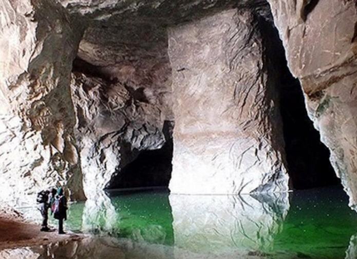 غار نمکی گرمسار