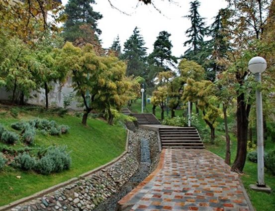 باغ راه فدک (پارک ایران زمین)